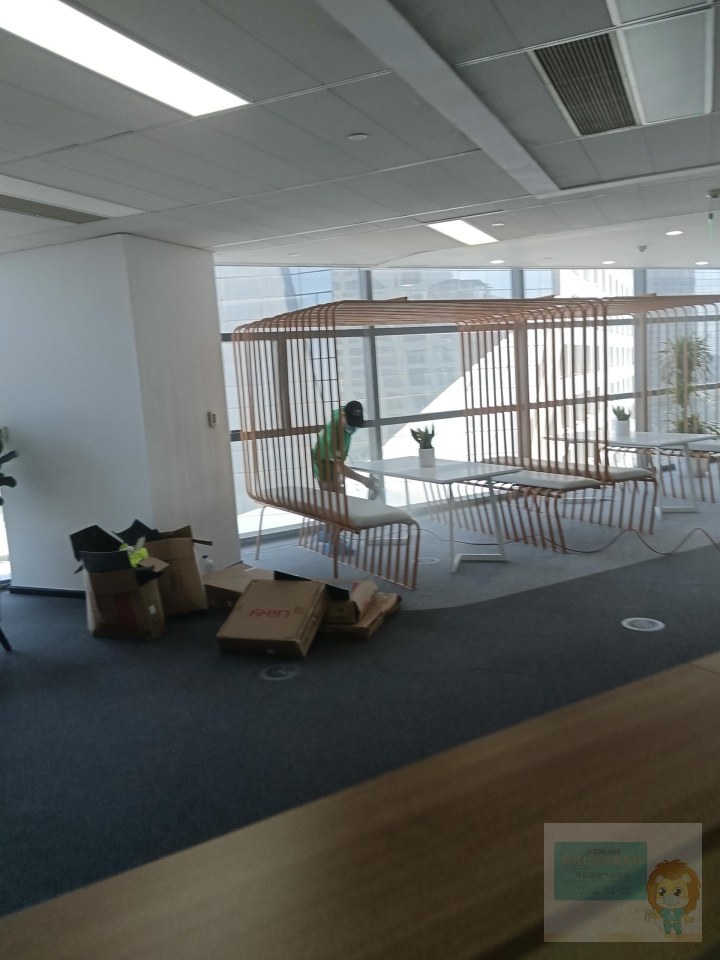 成都来福士办公区工装除甲醛施工现场-力洁狮环保-1